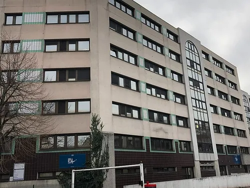 Ivry : un étudiant poignardé devant son école
