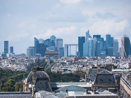 La Défense : le « spider-man polonais » placé en garde à vue après...