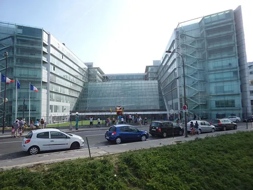 Suicide d'un cardiologue : l'AP-HP, une ex-directrice et trois...
