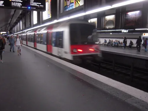 Comment les Franciliens passent-ils le temps dans les transports ?