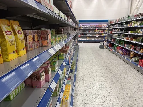 Dépenser plus pour acheter moins : Foodwatch dénonce une "inflation...
