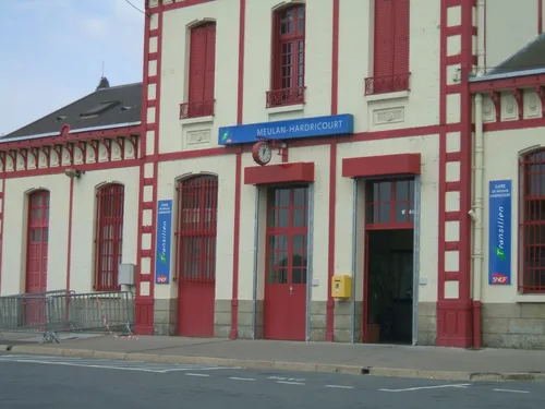 Son enfant pleure : une maman poussée dans les escaliers de la gare...