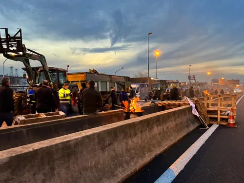 DIRECT - Mobilisation des agriculteurs : le point sur les blocages...