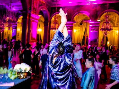 Nuit des fiertés : une escort-girl trans embarrasse la mairie de Paris