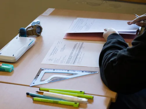 Brevet des collèges : l'Éducation nationale va porter plainte après...