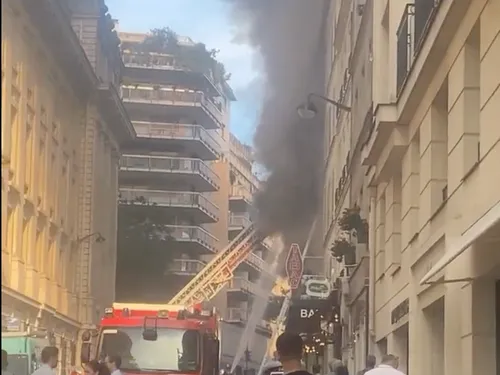 Incendie à Paris : deux victimes se jettent par la fenêtre pour...