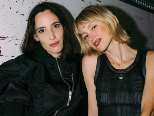 Angèle officialise la sortie de "Run" avec Amelie Lens