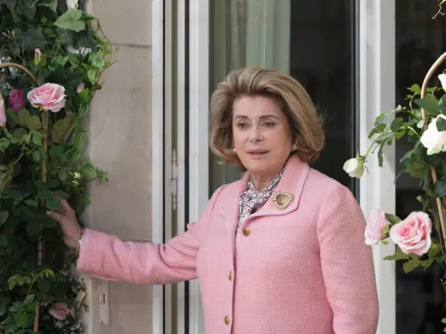 Catherine Deneuve parfaite dans la satire hilarante "Bernadette"