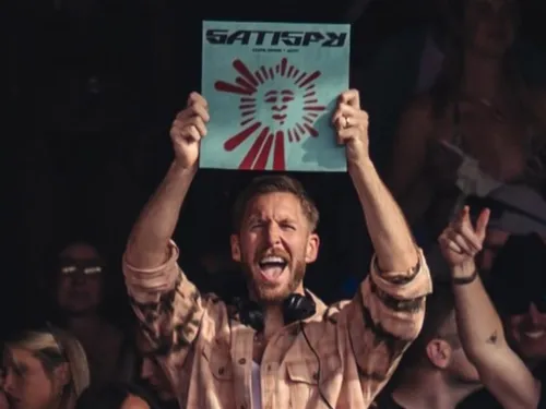 Calvin Harris lance la summer season avec "Satisfy"