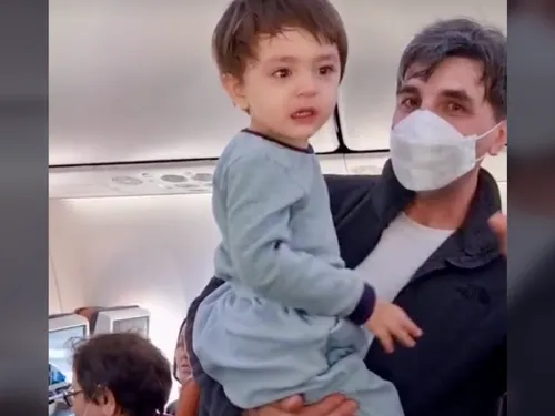 Les passagers d’un avion chantent «Baby Shark» en chœur pour calmer...