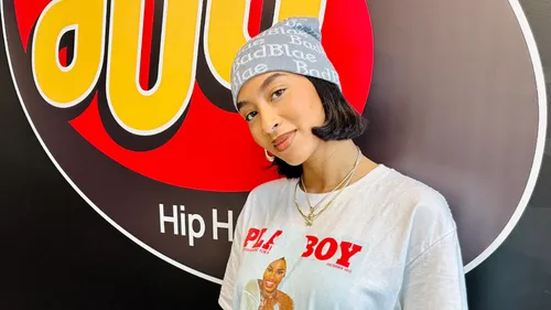 Son feat de rêve avec Aya, ses inspirations, son R’n’B… Djeneva est...