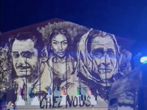 Le portrait d’Aya Nakamura projeté sur l’Assemblée nationale