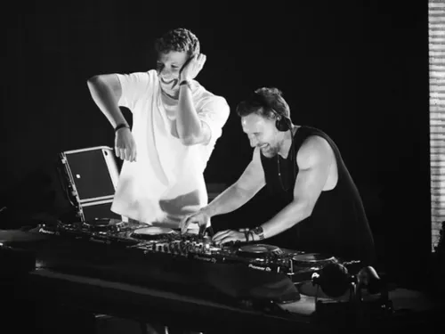David Guetta : il partage son DJ set avec... Léon Marchand