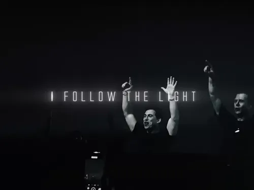 « Follow The Light » : écoutez le nouveau Armin van Buuren x Hardwell