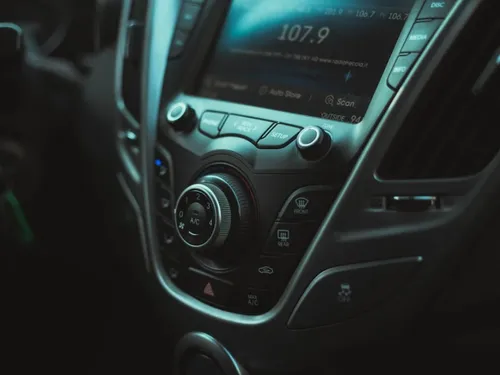 Voiture et musique : comment les constructeurs automobiles...