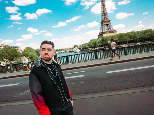 Siks lance un concours pour trouver la première partie de son show...
