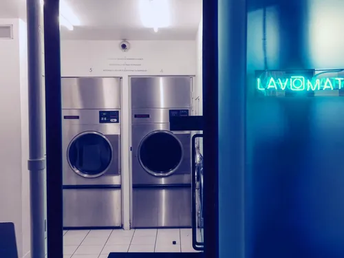 Lavomatic : un bar caché dans une laverie à Paris