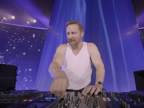 « Together » : David Guetta remix un monument de la musique