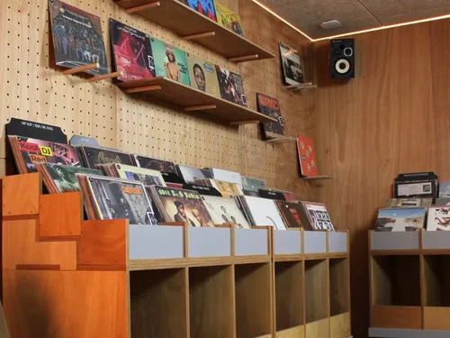 Miniwax, un nouveau "café-vinyles" dans le 11ème à Paris.