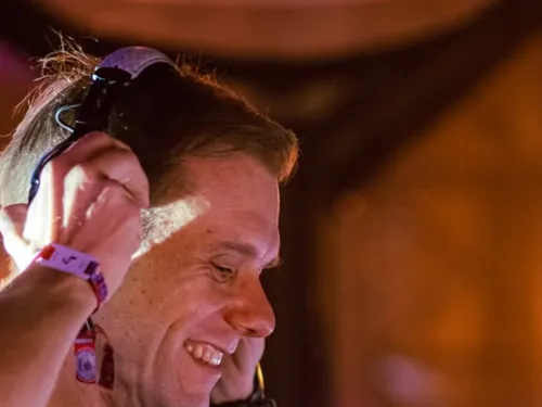 Armin van Buuren surprend avec Piano, son premier album acoustique 