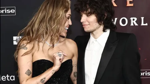 Miley Cyrus confirme enfin sa rumeur de fiançailles avec Maxx Morando