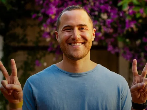 Mike Posner revisite " I took a pill in Ibiza"