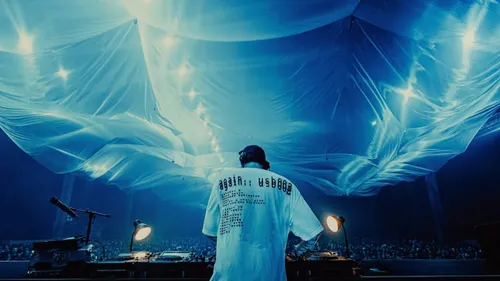 Fred again : un documentaire sur sa tournée USB002