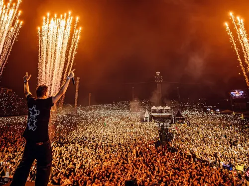 Tomorrowland : Martin Garrix crée la surprise en invitant The Edge...
