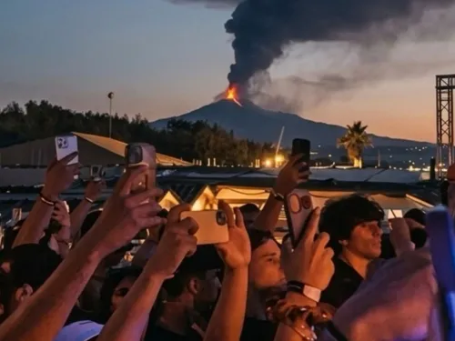 Sicile : un volcan vole la vedette au DJ !