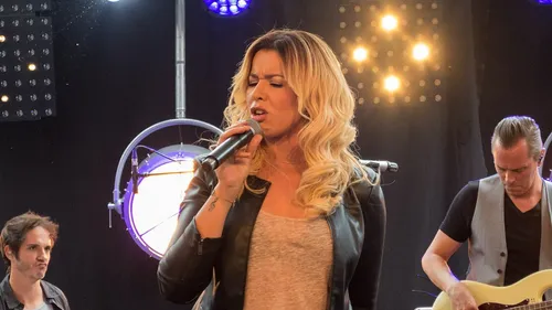 Une chanteuse règle ses comptes avec Chimène Badi : "Pas sympa"