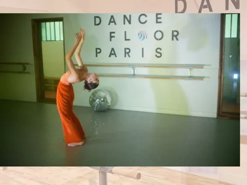 Dancefloor Paris : une école pour apprendre à danser sans prise de...