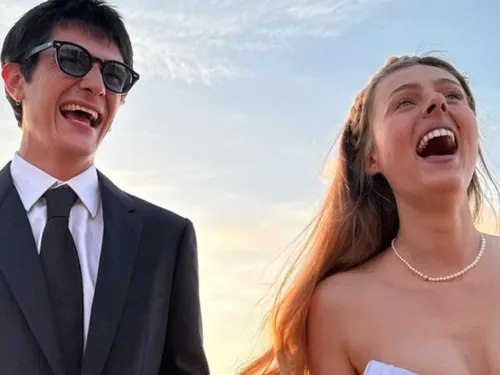Une cérémonie de mariage au bord de la mer pour Kungs