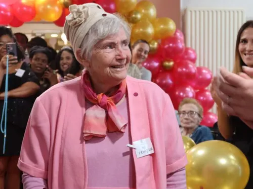 À 86 ans, Françoise est sacrée Miss Retraitée de son Ehpad,...