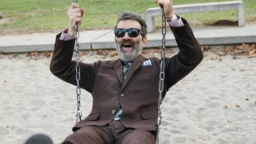 Eels annonce un nouvel album et dévoile l’inédit "Cap In Hand" 