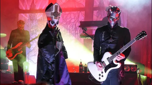 Guitares et guitaristes de légende : la Hagstrom Fantomen de Ghost