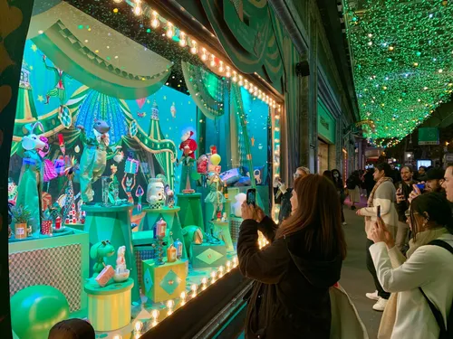 Les vitrines de Noël du Printemps Haussmann sont déjà là !