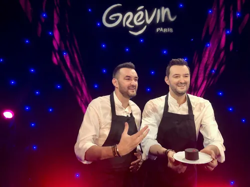 "Vraiment troublant !" Le chef Cyril Lignac découvre sa statue de...