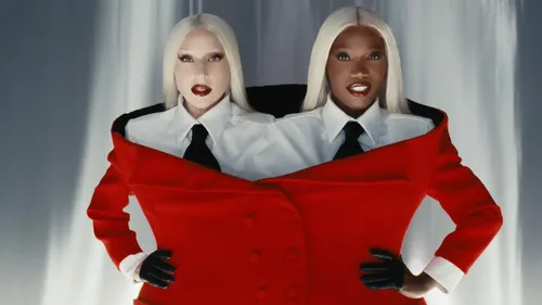 Lady Gaga dévoile son nouveau clip extravagant "Runway"