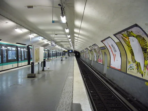 Retraites : plusieurs gares et stations fermées ce lundi en raison...