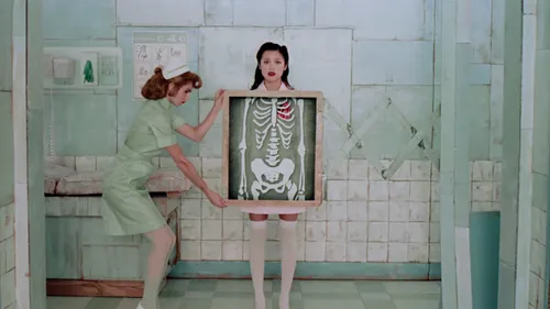 Olivia Rodrigo dévoile le clip rétro de “The Cure”