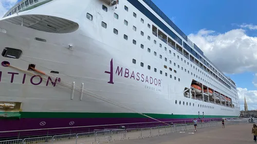 Bordeaux : 1700 passagers et membres d'équipages confinés à bord...