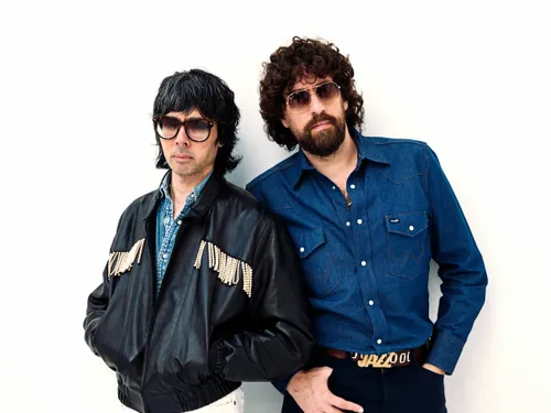 JUSTICE : où voir le duo parisien en concert cet été ?