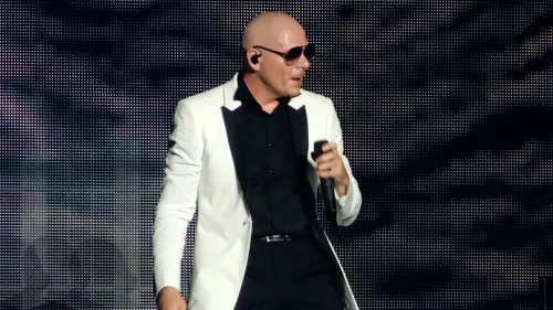 Pitbull organise un rassemblement géant de “chauves” prévu à Londres