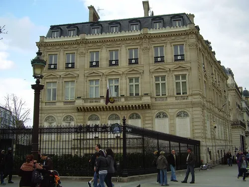 Un vigile tué à l'ambassade du Qatar, un suspect interpellé 