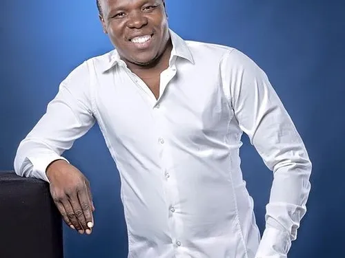 Diplômé de HEC, le chanteur de Magic System met le feu à la remise...