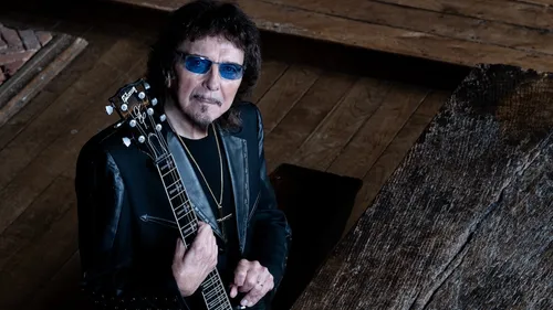 Tony Iommi en interview sur Oüi FM (replay)