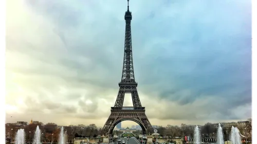 La tour Eiffel se transforme en cinéma pour quatre soirées...