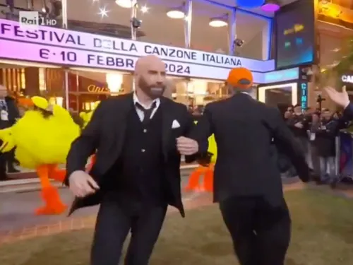 Italie : John Travolta exécute la danse des canards, la polémique...