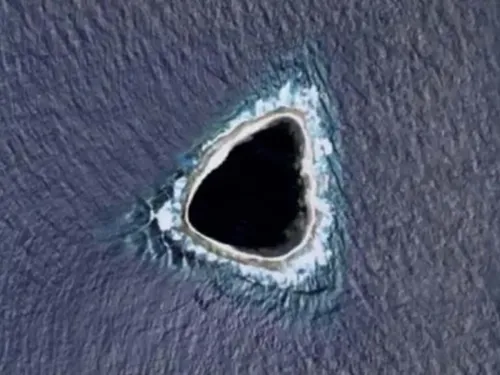 Un mystérieux trou noir au milieu du Pacifique repéré sur Google...