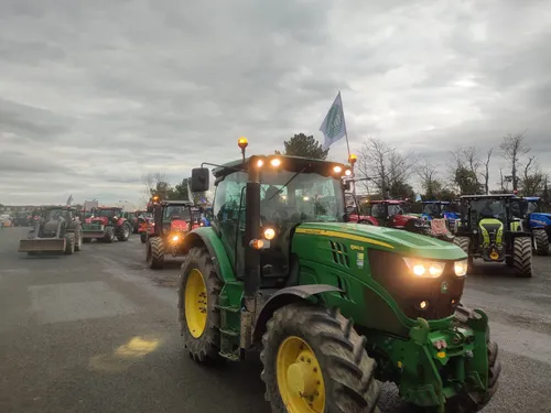 Agriculteurs : des blocages sur les autoroutes d'Ile-de-France ce...